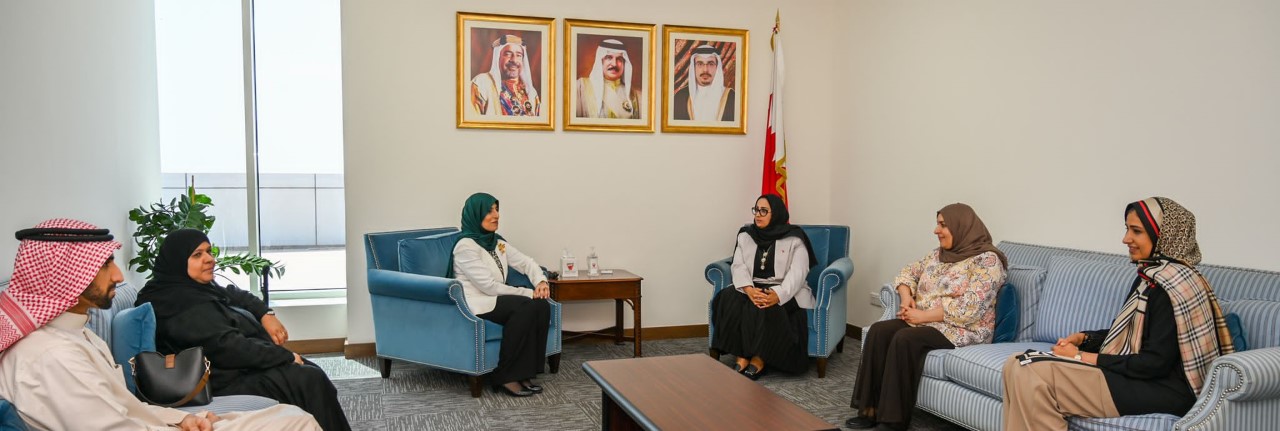 خلال استقبالها مجلس إدارة الجمعية البحرينية لمرض التصلب المتعدد وزيرة الصحة تؤكّد أهميّة مواصلة التنسيق بين الجهود الحكومية والأهلية في تنمية الوعي الصحي بالمجتمع