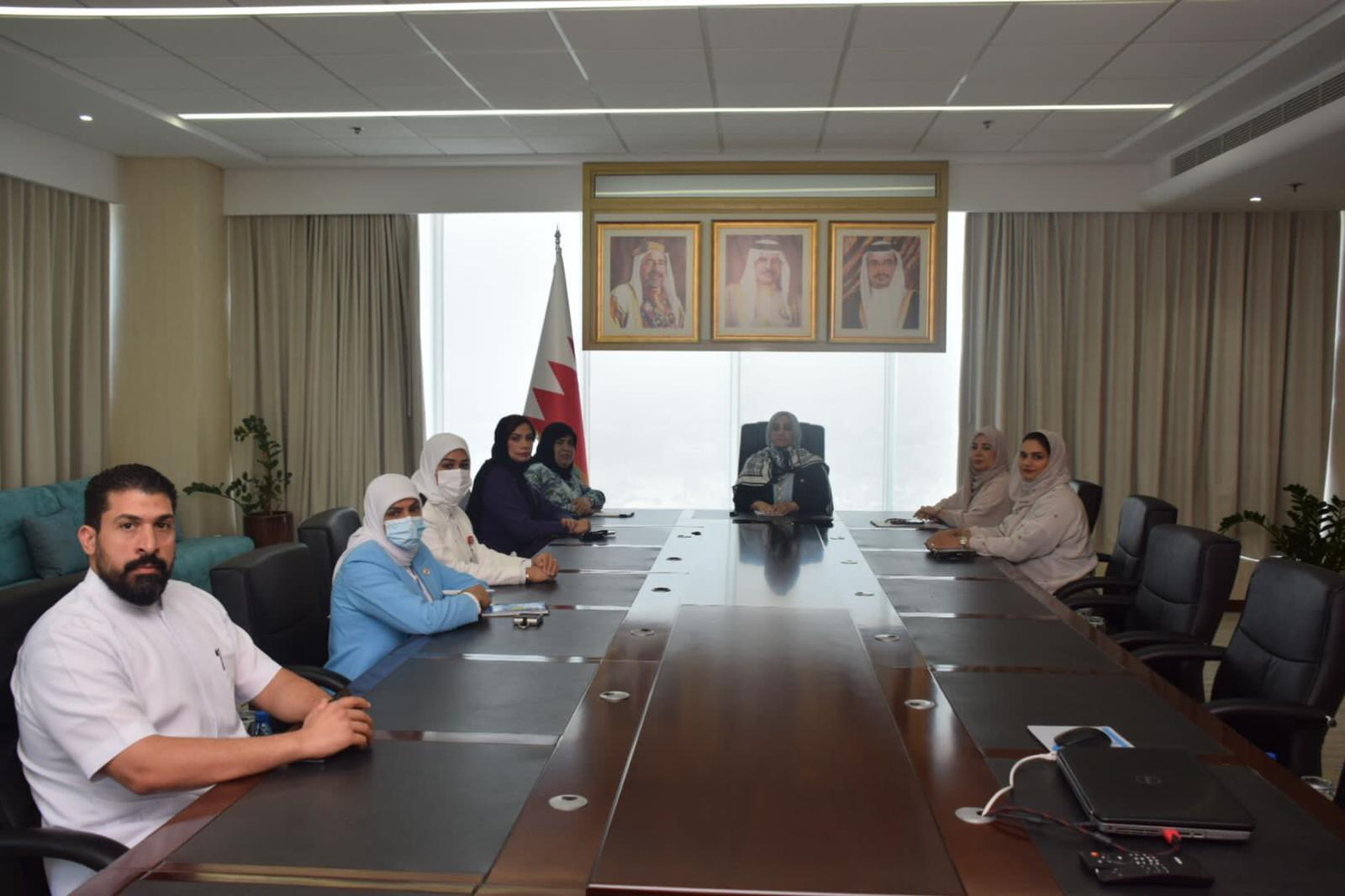 لدى استقبالها رئيس جمعية التمريض البحرينية وزيرة الصحة: مواصلة تفعيل الجهود والمبادرات من أجل تطوير قطاع التمريض ورفد العاملين به بالمقوّمات اللازمة