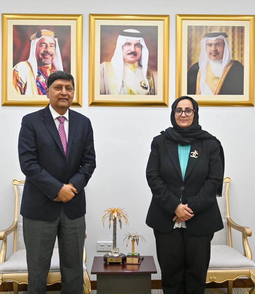 وزيرة الصحة تستقبل الرئيس التنفيذي لمستشفى الإرسالية الأمريكية بالبحرين