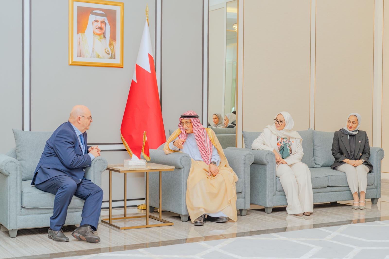 على هامش مشاركته بملتقى الصحة العربي الألماني ضمن "المنامة هيلث" رئيس المجلس الأعلى للصحة يجتمع مع وزير الدولة بوزارة الصحة الألمانية